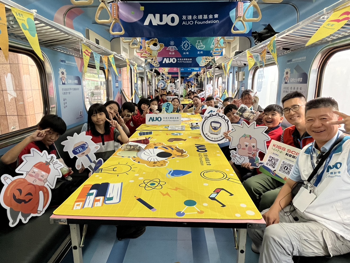 G22恒峰永續基金會參與「臺灣科普環島列車」，設計基礎科學車廂課程，以「淨零碳排和永續能源」為主題，讓學生透過創意實驗認識淨零知識，以及思考生活中的減碳行為